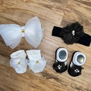 🖤 Set of two baby headbands &matching booties